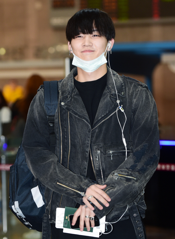 갓세븐 JB, '코찡긋 미소~'