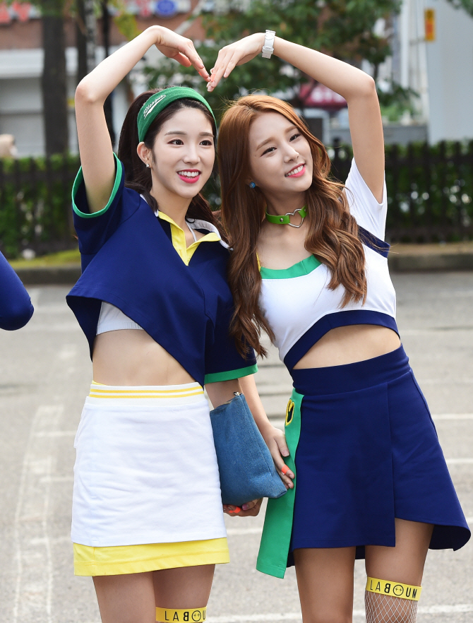 라붐 지엔-솔빈, '삼촌팬 녹이는 큼지막한 하트'