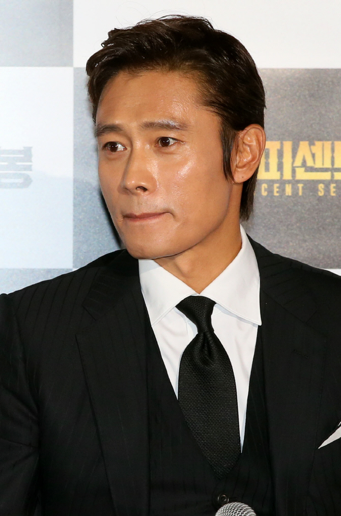 [포토]이병헌 '월드스타의 긴장'