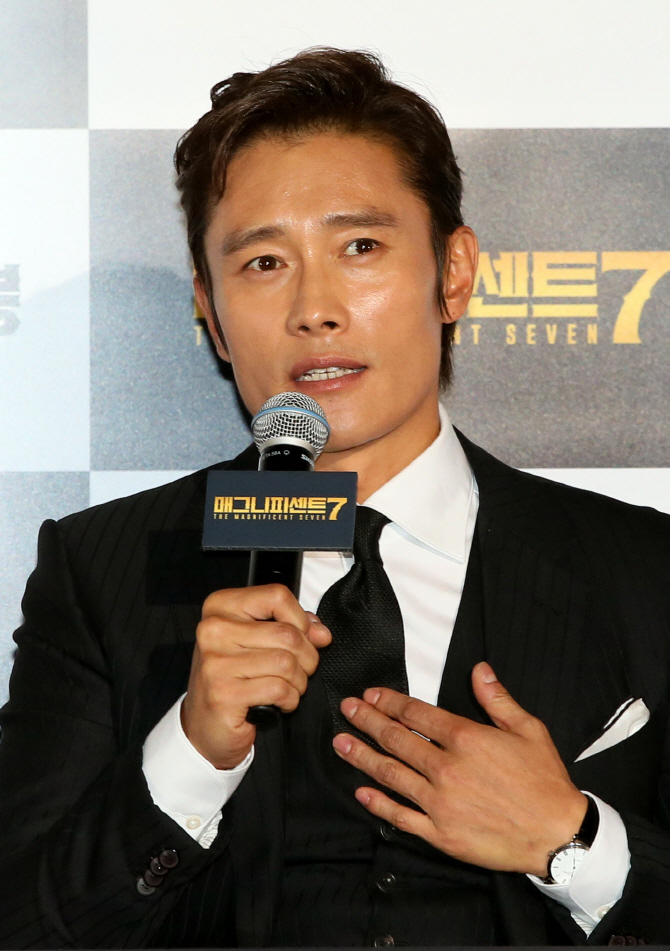[포토]이병헌 '에단 호크 선물에 감동받았다'