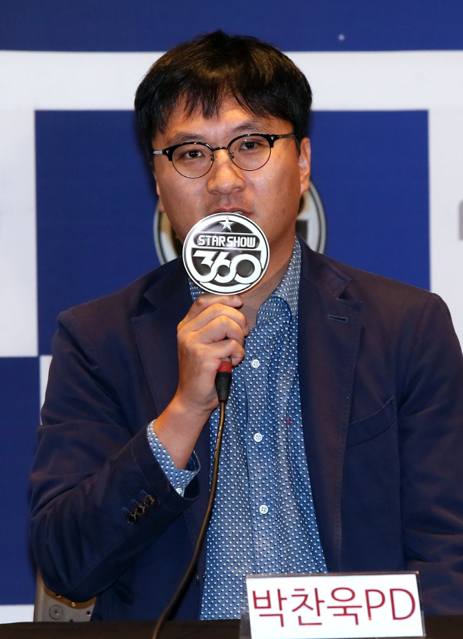 [포토]질문에 답하는 박찬욱 PD