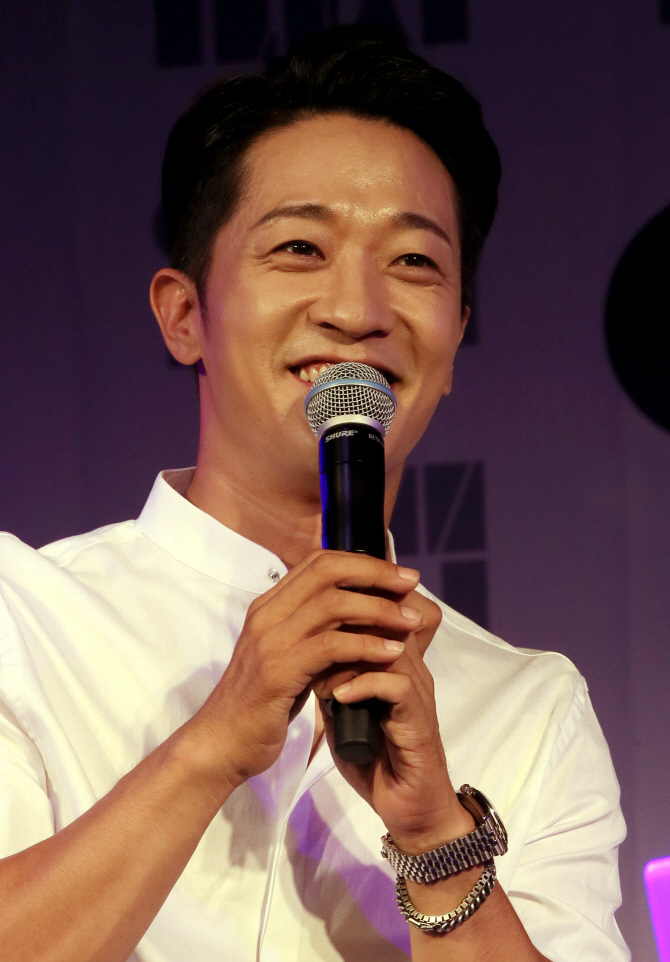 [포토]클래지콰이 알렉스 '싱글 벙글'