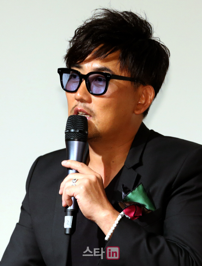 [포토]이승철, '멋쟁이 신사'