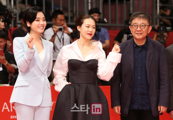 [포토]이주영-한예리-장률 감독, 영화 '춘몽'의 여배우들과 감독