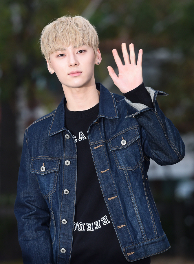 뉴이스트 민현, 맑고 깨끗한 백옥 피부