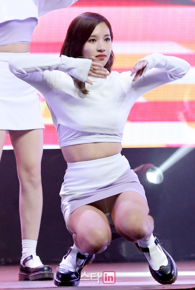 [포토]트와이스 미나, '아찔 댄스'