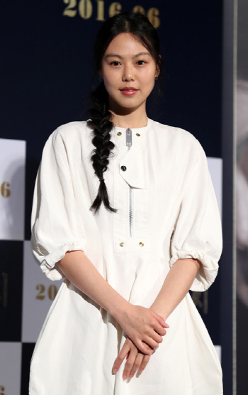 김민희 복귀? 스캔들 해명 없이 가능할까