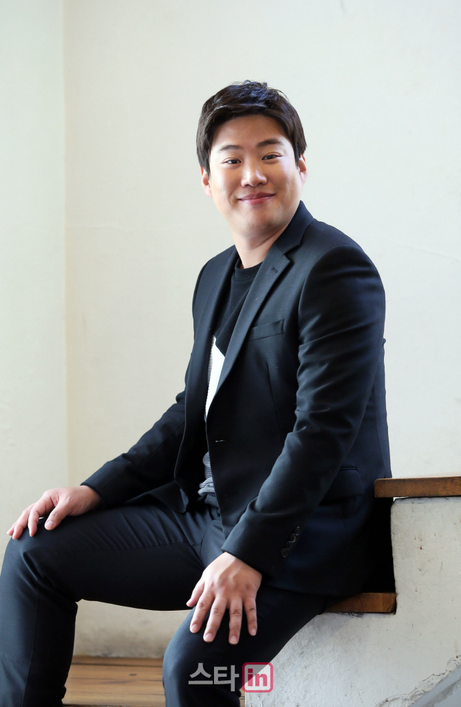 안재홍, 박근형 연출작 ‘청춘예찬’으로 연극 무대