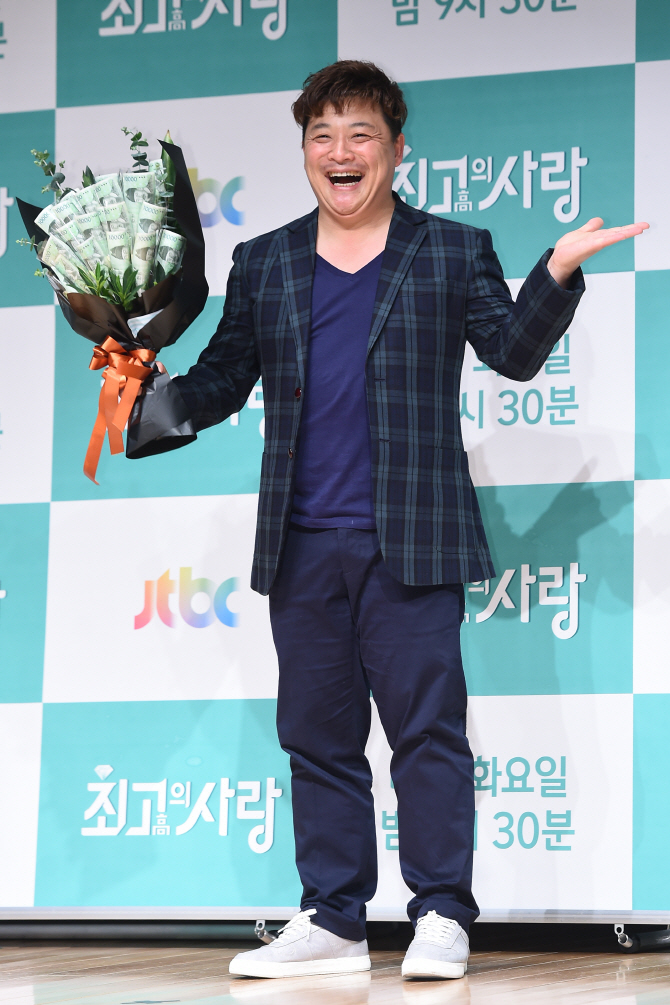 윤정수, '행복한 남자예요~'