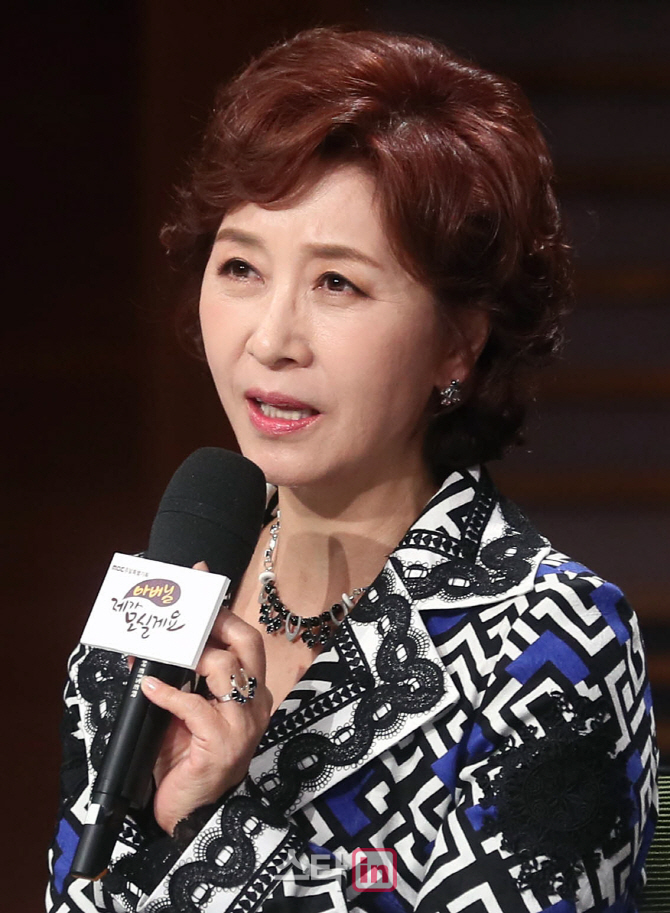 [포토]소감 밝히는 배우 김혜옥