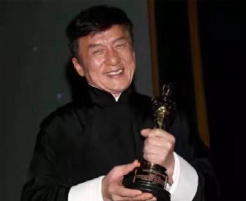아카데미 공로상 수상한 성룡 "매우 영광이고 행복해"