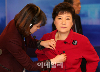 "'최순득 연예인 리스트' 밝혀라", 박근혜 지지 연예인 곤혹