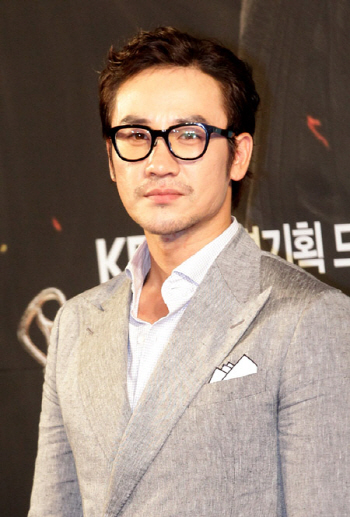 엄태웅 고소인, 업주와 짜고 성매매 장면 촬영