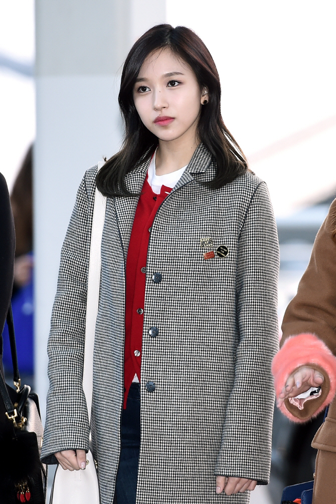 트와이스 미나, 청순한 흑발 미녀