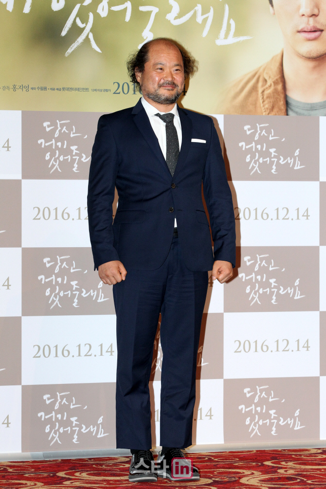[포토]배우 김상호, '멋스러운 정장입고 등장'