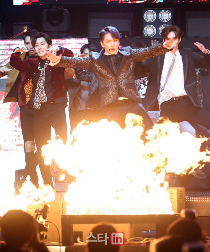 [포토]그룹 펜타곤, '불나겠네'