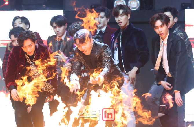 [포토]그룹 펜타곤, '불꽃남자'