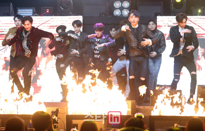 [포토]그룹 펜타곤, '불꽃처럼'