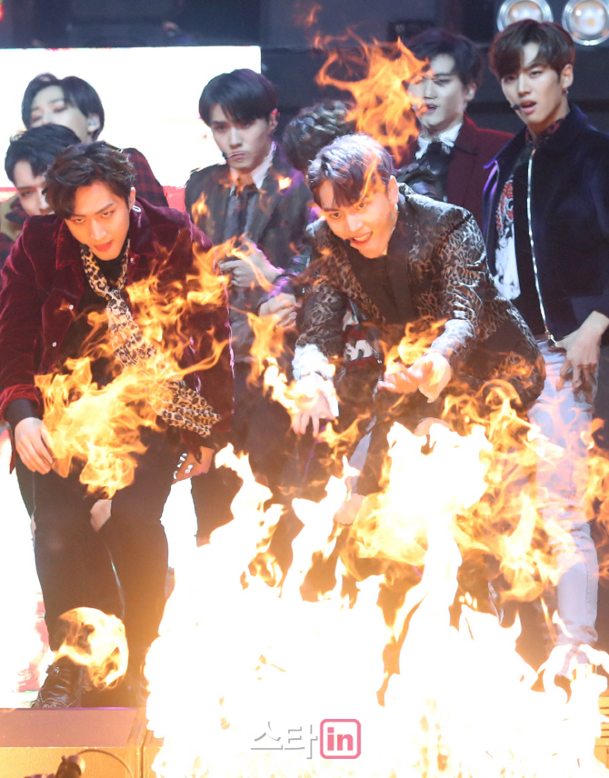 [포토]그룹 펜타곤, '불도 무섭지 않아요'