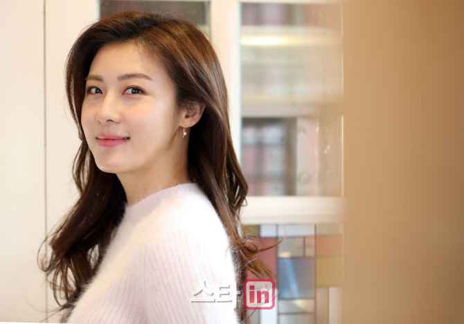 [포토]배우 하지원, '부드러운 미소에 빠져드네'