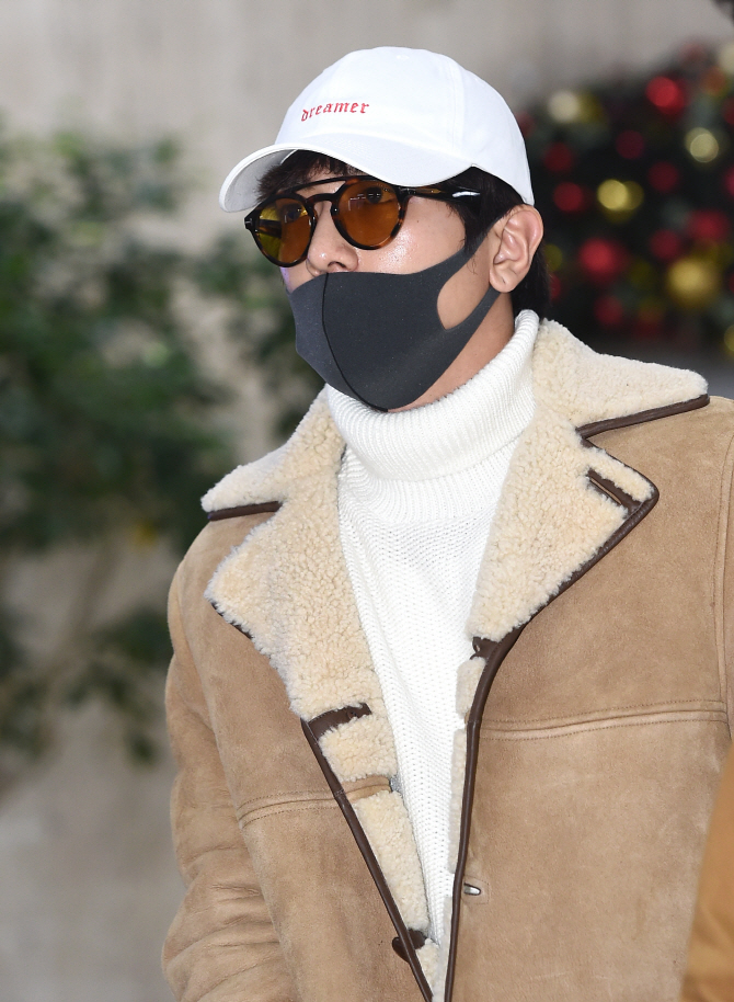 씨엔블루 정용화, 범접불가 카리스마 꽉 찬 눈빛