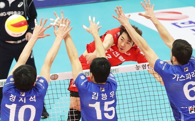 돌풍의 한국전력, 대한항공에 풀세트 승리...파죽의 4연승