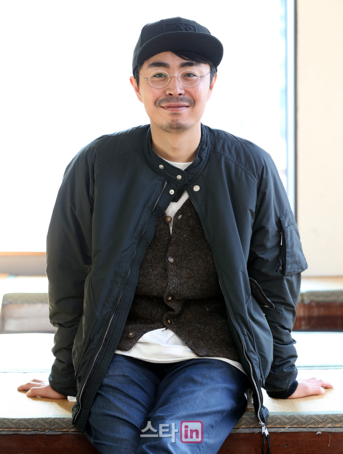 [포토]이데일리와 인터뷰 갖는 영화 '마스터' 조의석 감독