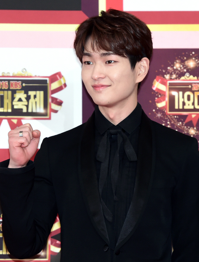 샤이니 온유, '빠져드는 눈빛~'