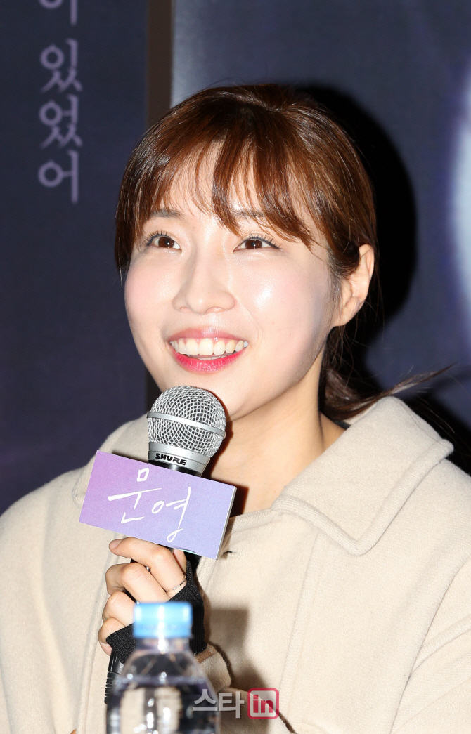 [포토]환하게 웃는 배우 정현