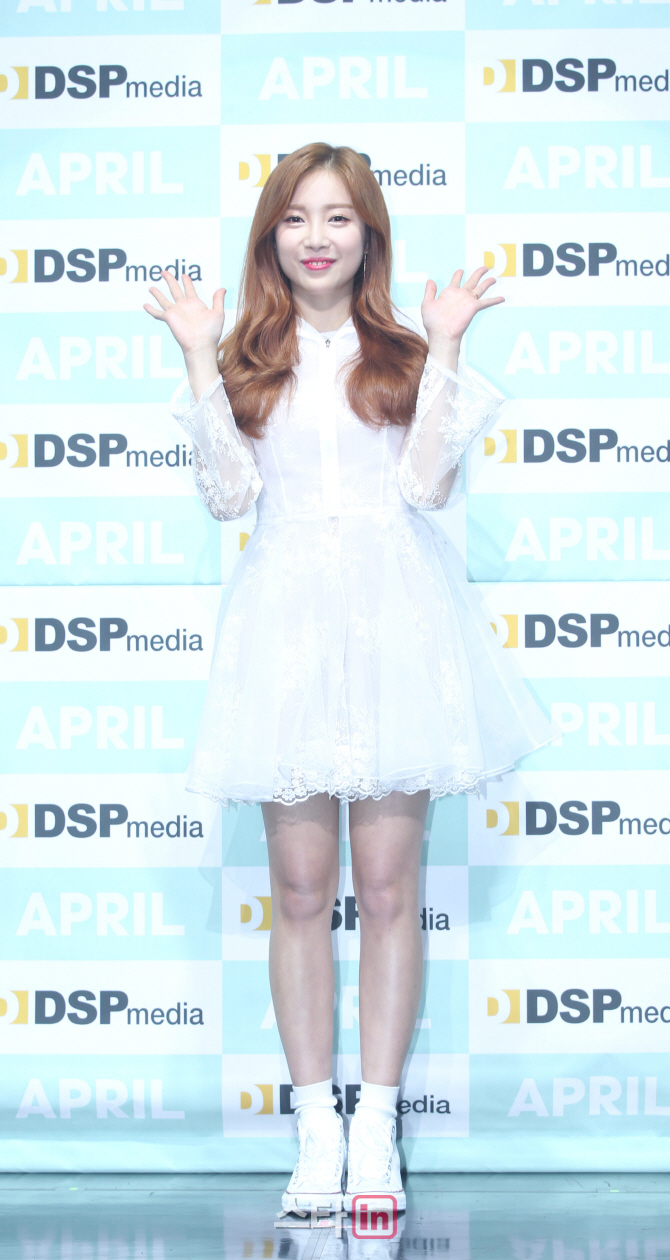 [포토]에이프릴 채경, '반갑습니다!'