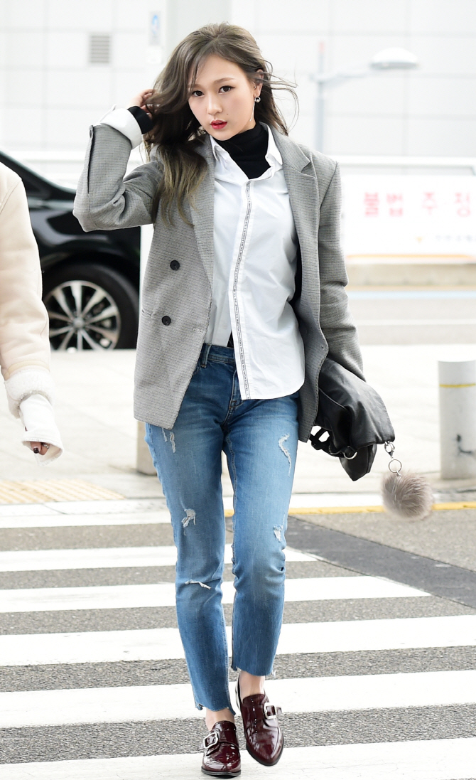 에이코어 민주, '머리카락 흩날리며~'