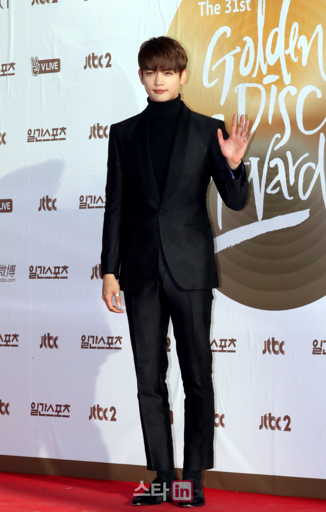 [포토]샤이니 민호 '더 멋있어졌네'