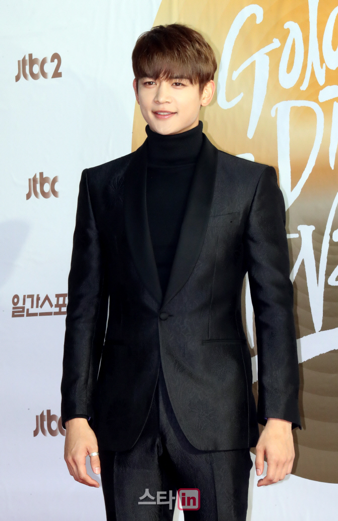 [포토]샤이니 민호 '더 멋있어졌네~'
