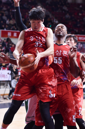 KBL, 고의로 다리 건 인삼공사 김철욱 200만원 제재금