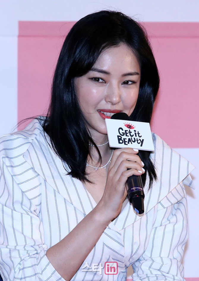 [포토]소감 밝히는 배우 이하늬