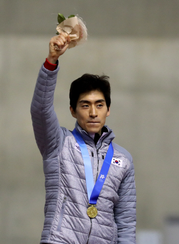 [삿포로 동계AG]이승훈, 정강이 부상 딛고 빙속 5000m 금메달