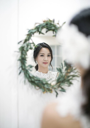 배우 윤주영, 오늘(1일) 3세 연상 금융인과 결혼