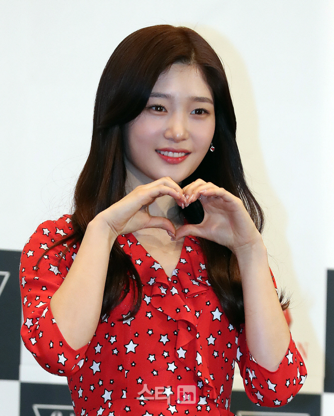 [포토]정채연, '팔로우미8' 많이 사랑해주세요!