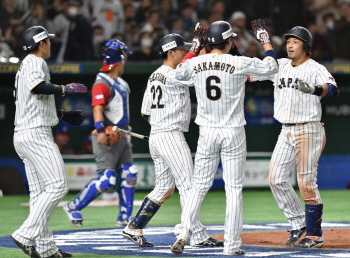 '홈런포 2방' 일본, 쿠바에 난타전 끝 승리...WBC 첫 승