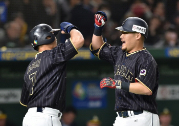 '홈런포 2방' 일본, 호주 꺾고 2연승...WBC 2라운드 진출