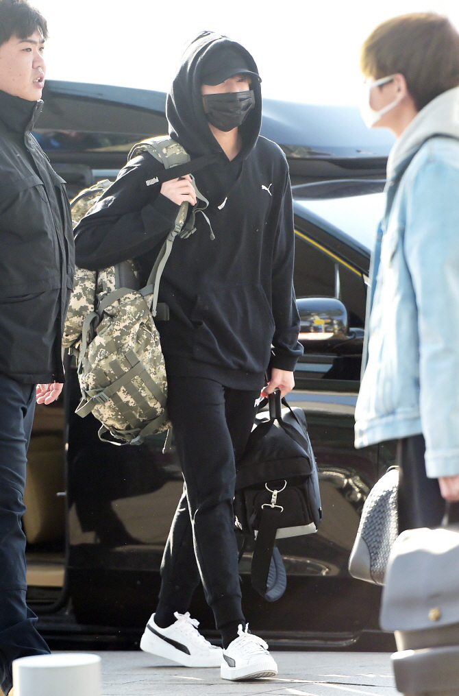 방탄소년단 정국, '카메라 가방 들고 남미로~'