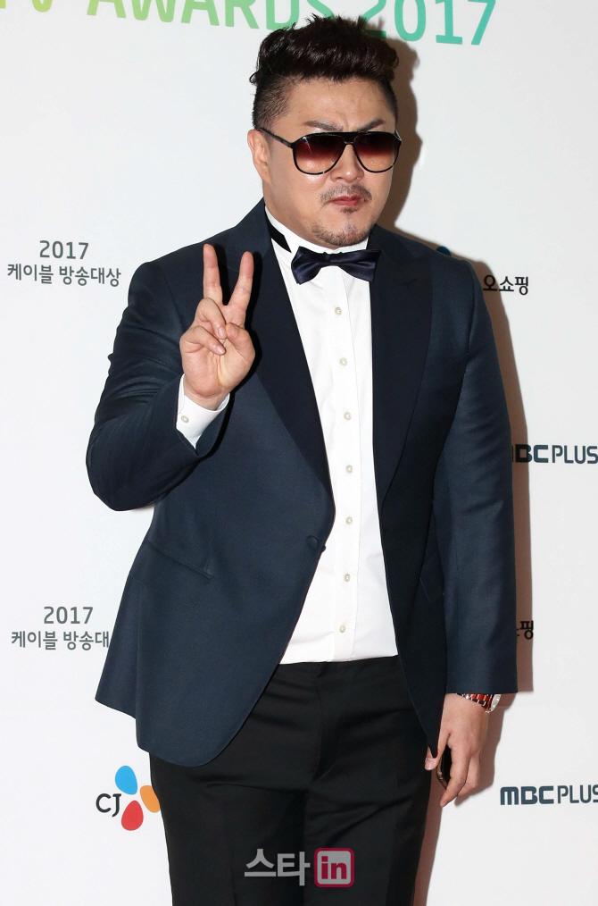 [포토]가수 데프콘, '저 왔어요'