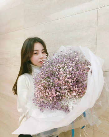 “꽃보다 아름다워”…안소희, 청초한 미모