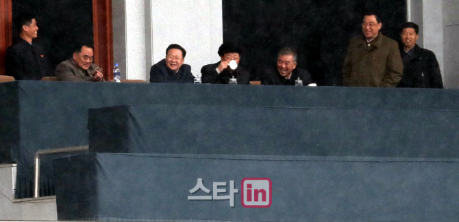 [포토]경기 관람하는 최룡해