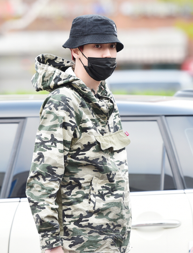 틴탑 니엘, '출근길 패션은 밀리터리룩~'