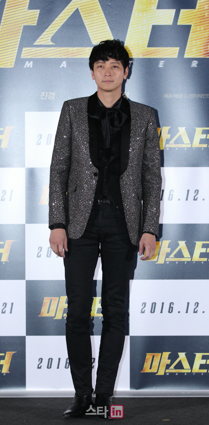 강동원, 외증조부 논란 후 첫 공식석상…JIFF 참석