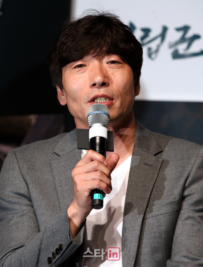 [포토]인사말하는 배우 박원상