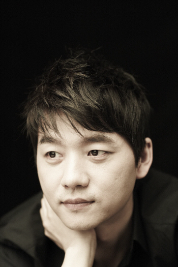 김승수 "소개팅·연애·결혼 환영… '공개연애'는 허락 받고"(인터뷰)