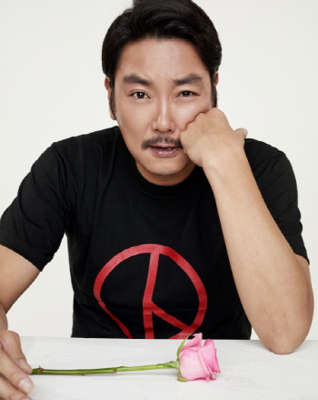 조진웅 "대통령은 등대같은 사람이어야..투표하고 술 한 잔하러 가시라"