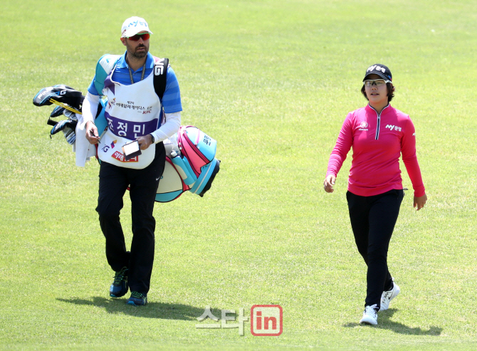 KLPGA 외국인 캐디가 본 한국 골퍼는.."책임감 강하고 연습량 장난 아니죠"